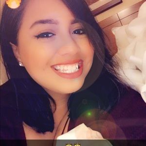 Meet your Posher, Claudia